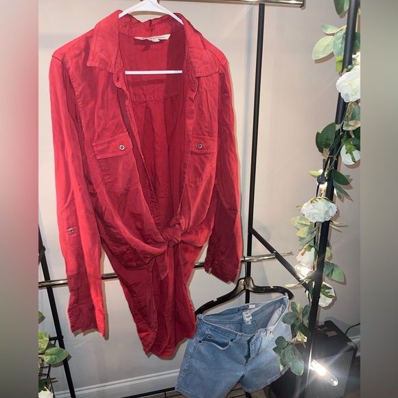 Mom shorts with red button up - Picture 3 of 3